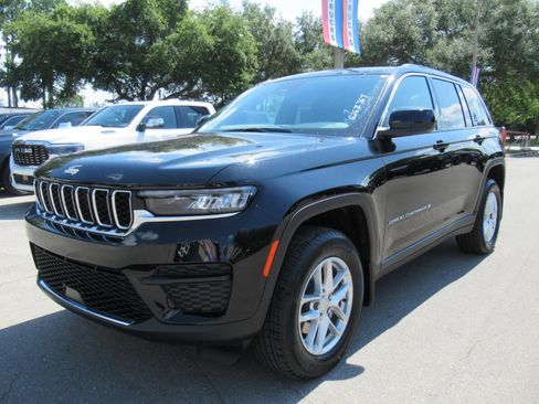 New 2026 Jeep Grand Cherokee Laredo w/ MOPAR Finishing Package RWD image 3