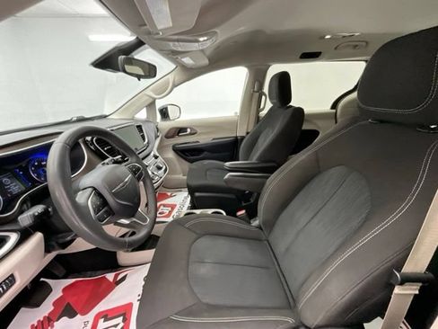 Used 2024 Chrysler Voyager LX FWD image 19