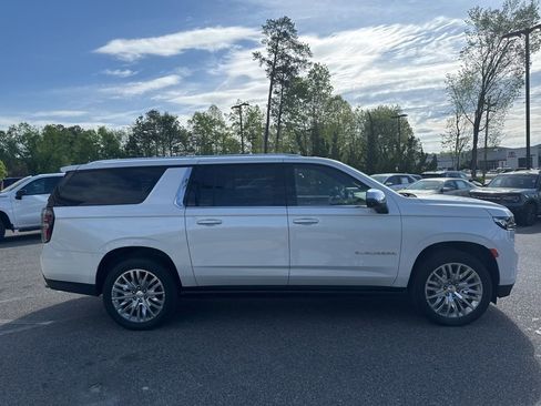 Used 2023 Chevrolet Suburban Premier w/ Premium Package 2 image 4
