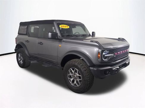 Used 2025 Ford Bronco Badlands AWD/4WD image 2