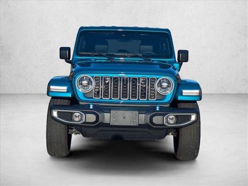 Used 2024 Jeep Wrangler Unlimited Sahara w/ Technology Group AWD/4WD image 2