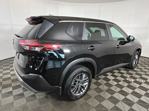 Used 2023 Nissan Rogue S AWD/4WD image 2