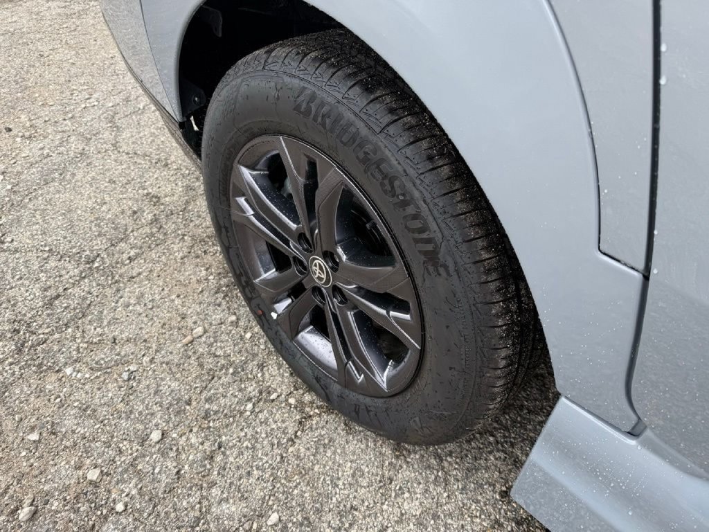 Used 2025 Toyota Sienna XSE w/ XSE Plus Package AWD/4WD image 15