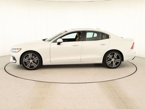 Used 2020 Volvo S60 T6 Inscription image 2