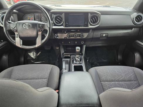Used 2017 Toyota Tacoma TRD Off-Road image 16