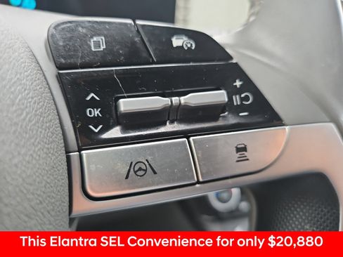 Used 2025 Hyundai Elantra SEL w/ Cargo Package FWD image 29