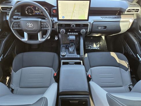 Used 2025 Toyota Tacoma TRD Sport image 5