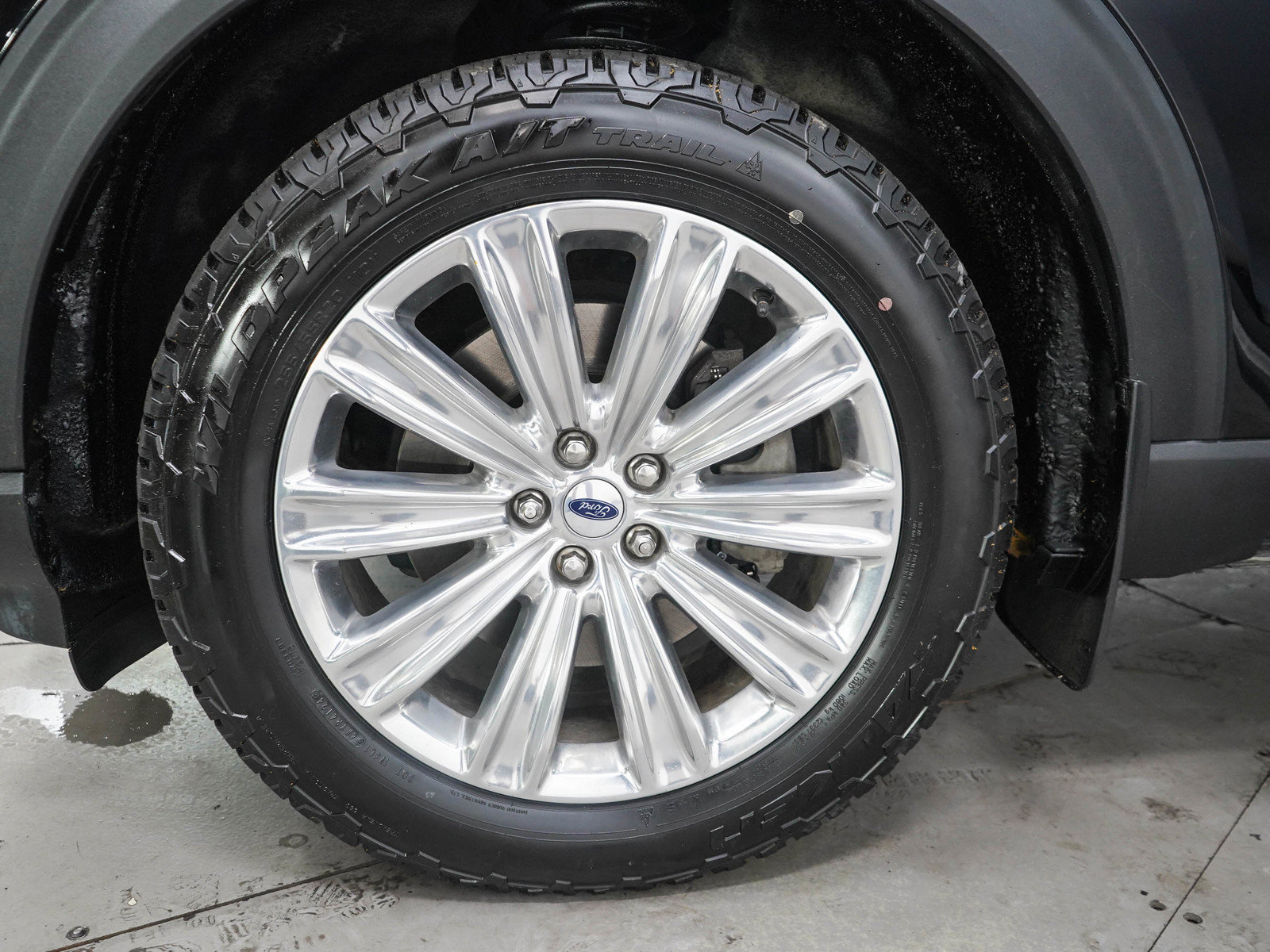 Used 2023 Ford Explorer Limited AWD/4WD image 32
