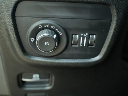 Used 2022 Jeep Grand Cherokee Limited AWD/4WD image 35