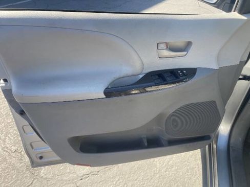 Used 2013 Toyota Sienna LE FWD image 8