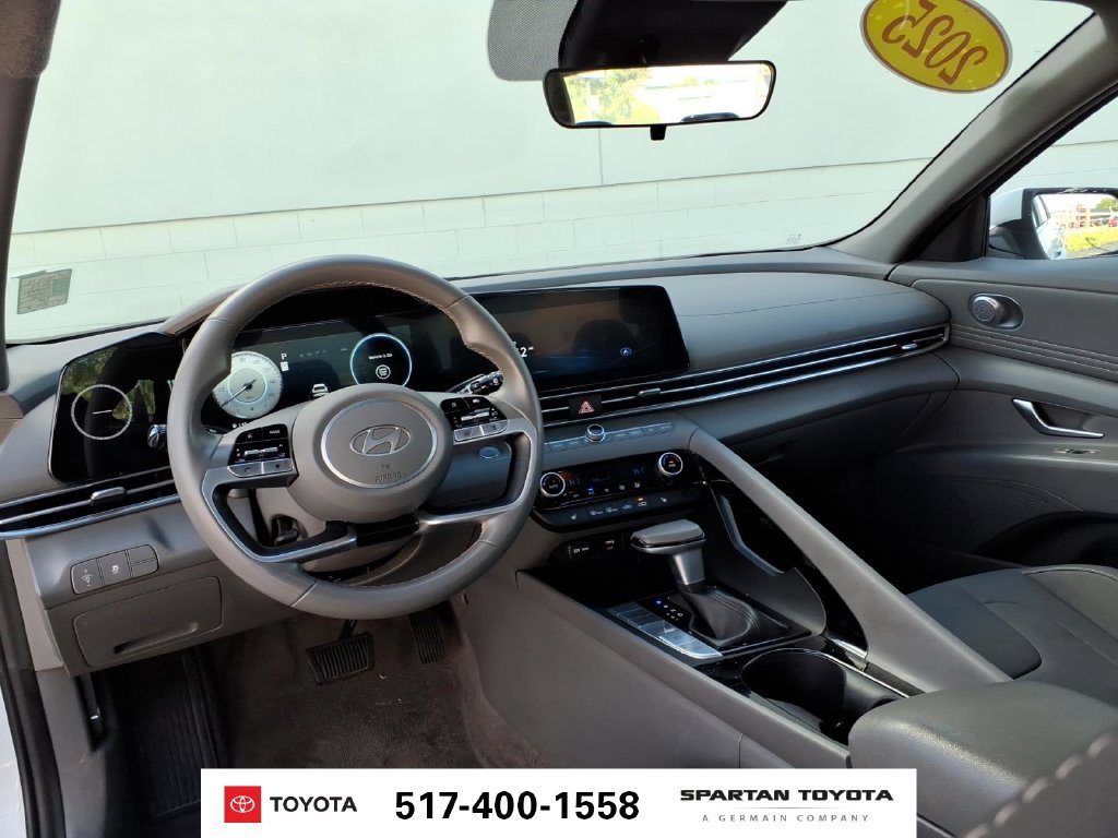 Used 2025 Hyundai Elantra SEL FWD image 13