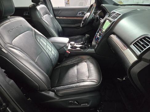 Used 2018 Ford Explorer Platinum AWD/4WD image 3