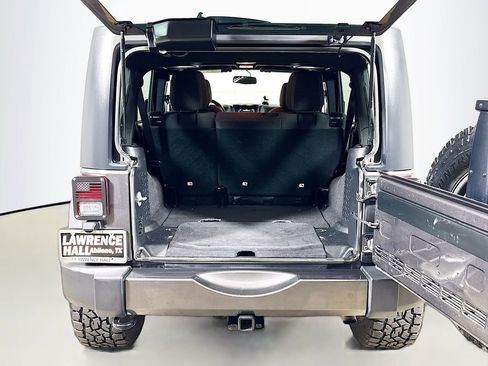 Used 2018 Jeep Wrangler Unlimited Sahara AWD/4WD image 22