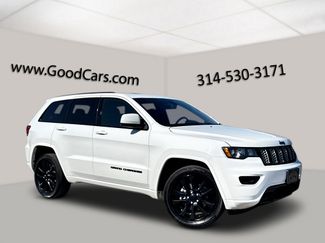 Used 2017 Jeep Grand Cherokee Altitude image 1