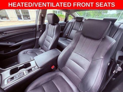 Used 2018 Honda Accord Touring image 12