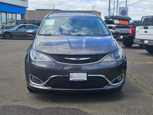 Used 2017 Chrysler Pacifica Touring-L FWD image 8