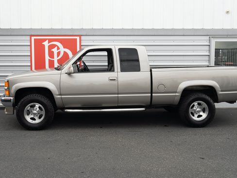 Used 1998 Chevrolet Silverado 2500 4x4 Extended Cab w/ Preferred Equipment Group 2 image 38