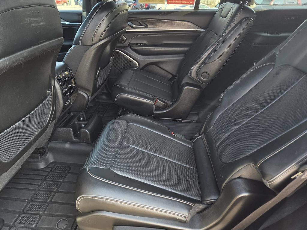 Used 2023 Jeep Grand Cherokee L Overland AWD/4WD image 41