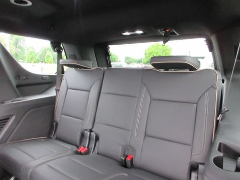 Used 2024 GMC Yukon SLT w/ SLT Luxury Package AWD/4WD image 23