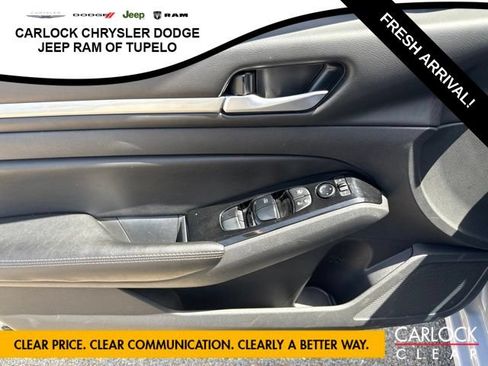 Used 2024 Nissan Altima 2.5 SR FWD image 13