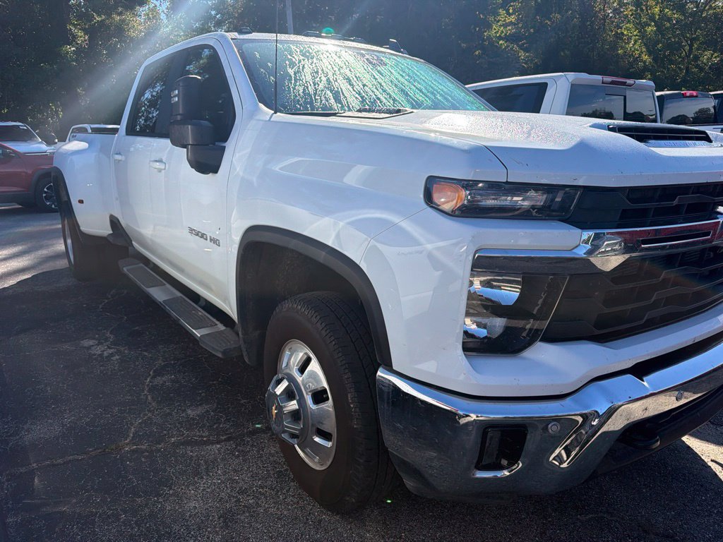 Used 2025 Chevrolet Silverado 3500 LT w/ Safety Package AWD/4WD image 2