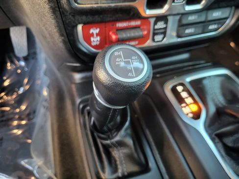 Used 2024 Jeep Wrangler Unlimited Rubicon 4xe w/ Technology Group image 34