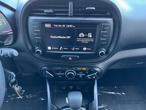 Used 2025 Kia Soul LX w/ LX Technology Package FWD image 17