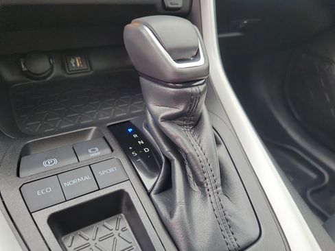 Used 2023 Toyota RAV4 XLE Premium image 33