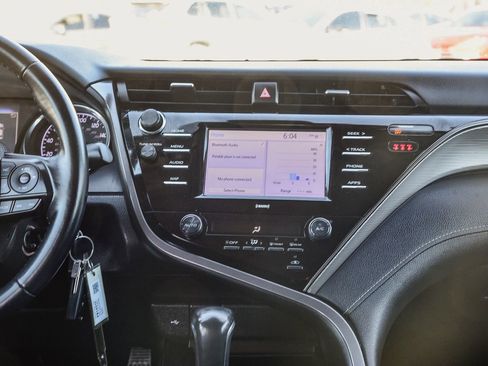Certified 2020 Toyota Camry SE image 16
