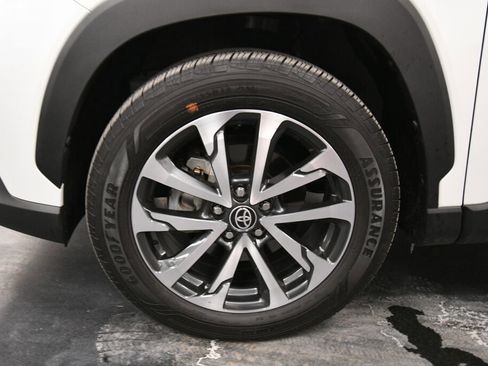 Certified 2022 Toyota Corolla Cross XLE image 34