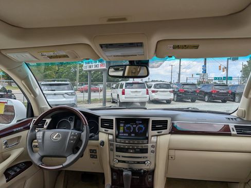 Used 2014 Lexus LX 570 4WD image 16
