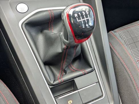 Used 2022 Volkswagen GTI SE image 11