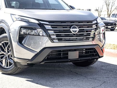 Used 2025 Nissan Rogue S image 3