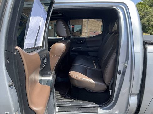 Used 2017 Toyota Tacoma Limited w/ Tow Package AWD/4WD image 30