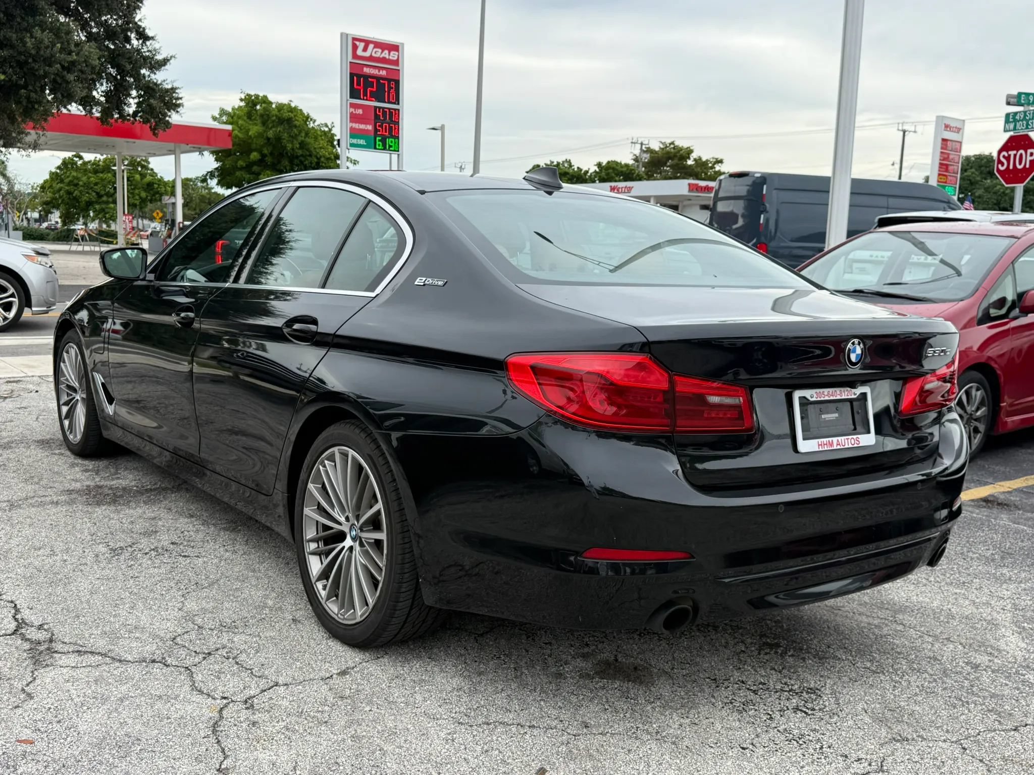 Used 2019 BMW 530e w/ Convenience Package RWD image 3