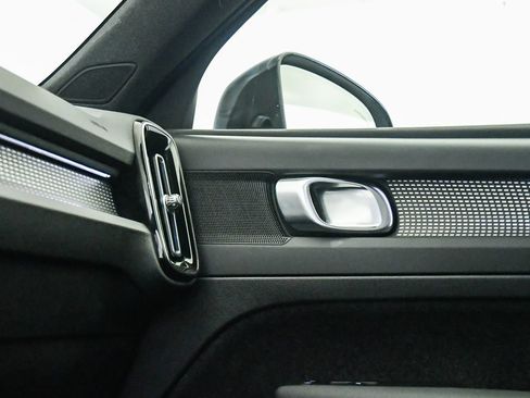 Certified 2023 Volvo XC40 B5 Plus w/ Protection Package Premier AWD/4WD image 21