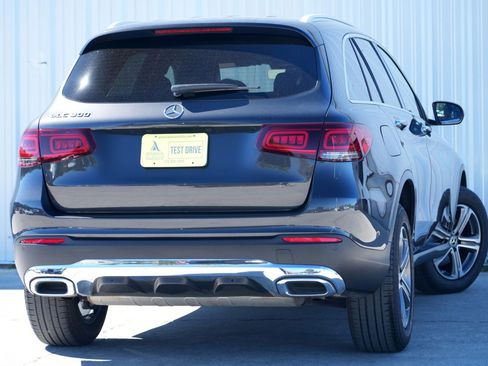 Used 2022 Mercedes-Benz GLC 300 GLC 300 w/ Premium Package Lite image 3