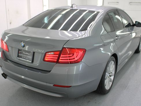 Used 2011 BMW 528i Sedan image 9