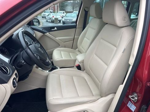 Used 2016 Volkswagen Tiguan SE image 12