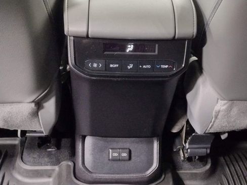 Used 2022 Toyota Highlander XLE image 40