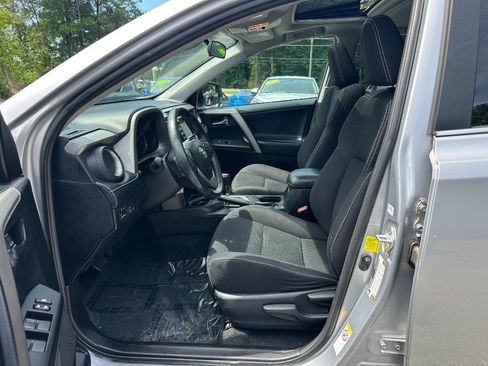 Used 2018 Toyota RAV4 XLE FWD image 9