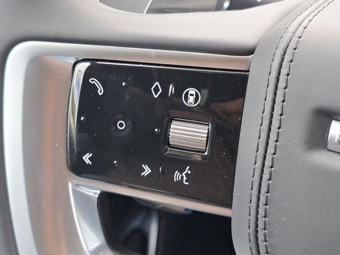 New 2026 Land Rover Range Rover Long Wheelbase SE AWD/4WD image 18