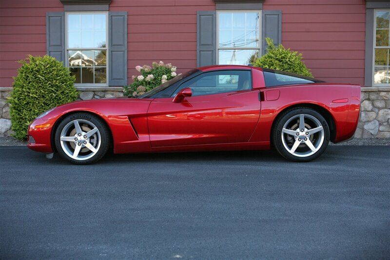 Used 2005 Chevrolet Corvette Coupe w/ Preferred Equipment Group RWD image 5