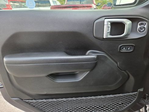 Used 2022 Jeep Wrangler Unlimited Rubicon image 24