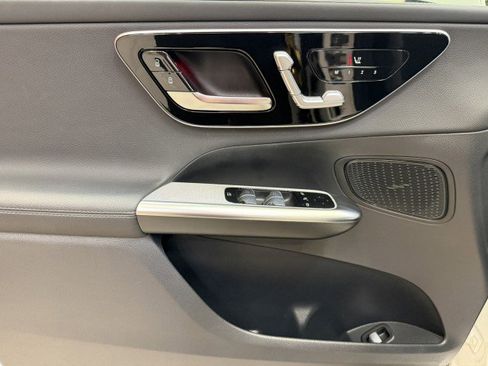 Used 2025 Mercedes-Benz GLC 300 image 6