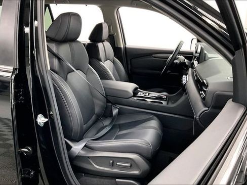 Used 2025 Honda Pilot EX-L image 8