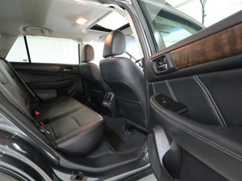 Used 2018 Subaru Outback 2.5i Limited AWD/4WD image 11