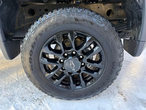 Used 2025 Chevrolet Silverado 2500 Custom w/ Custom Value Package image 19