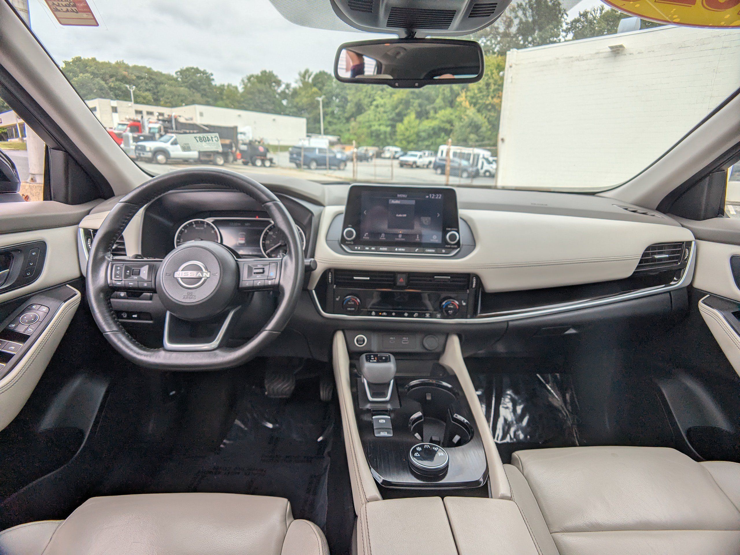 Used 2023 Nissan Rogue SL AWD/4WD image 16