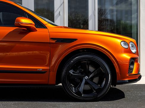 Used 2021 Bentley Bentayga image 24